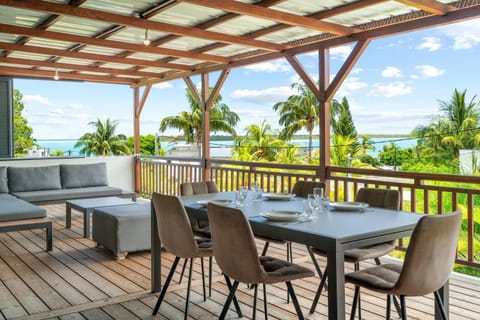 Patio, View (from property/room), Dining area, Garden view, Sea view