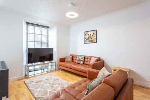Communal lounge/ TV room, TV and multimedia, Living room, Seating area