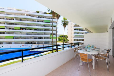 Balcony/Terrace, Dining area, Pool view