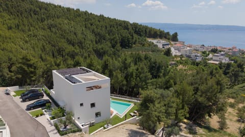 Property building, Natural landscape, Bird's eye view, Mountain view, Pool view, Sea view