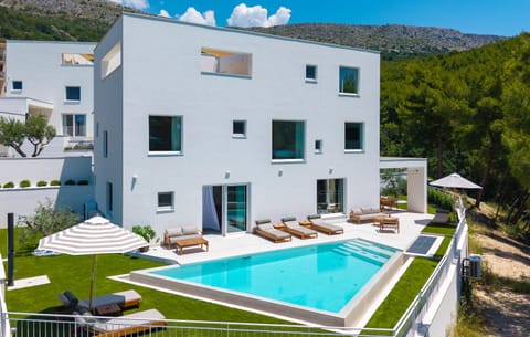 Property building, Patio, Spring, Day, Natural landscape, Bird's eye view, Mountain view, Pool view, Swimming pool, sunbed