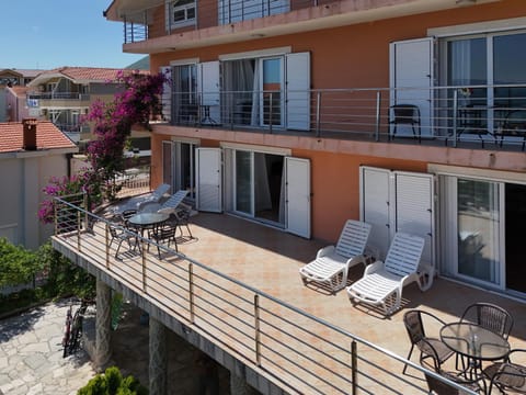 Property building, Patio, Day, View (from property/room), Balcony/Terrace, sunbed