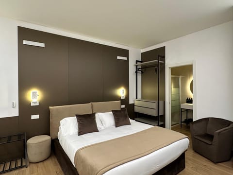 Bed, Living room, Photo of the whole room, Bedroom, wardrobe