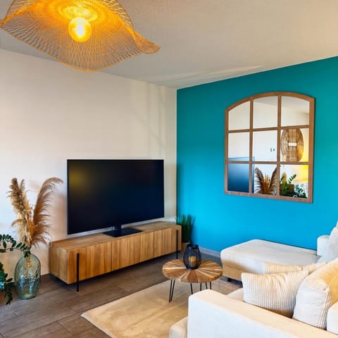 Communal lounge/ TV room, TV and multimedia, Living room, Seating area