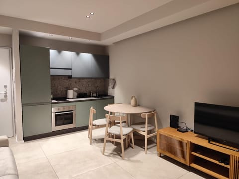 Kitchen or kitchenette, Living room, Seating area, Dining area, stove