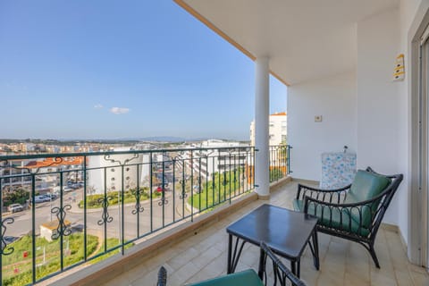 View (from property/room), Balcony/Terrace, City view