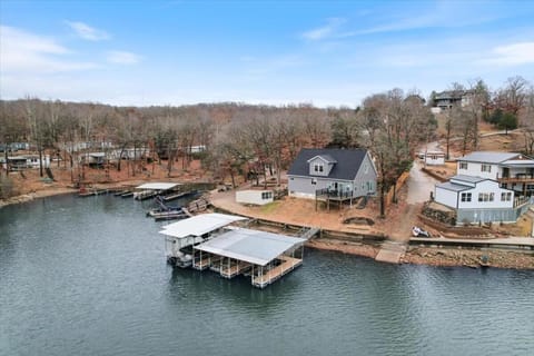 Property building, Nearby landmark, Day, Activities, Bird's eye view, Lake view