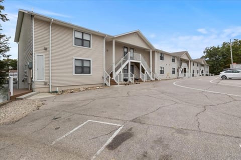 Property building, Day, Parking