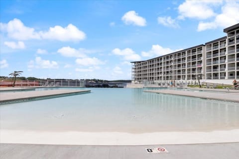 Property building, Day, Swimming pool, Swimming pool