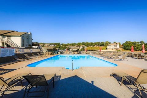 Day, Swimming pool, Swimming pool, sunbed