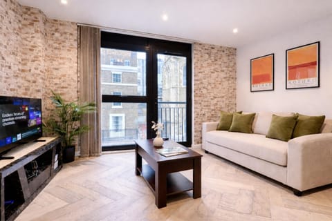 TV and multimedia, View (from property/room), Living room, Decorative detail, Seating area, Entertainment, flat iron, heating, internet