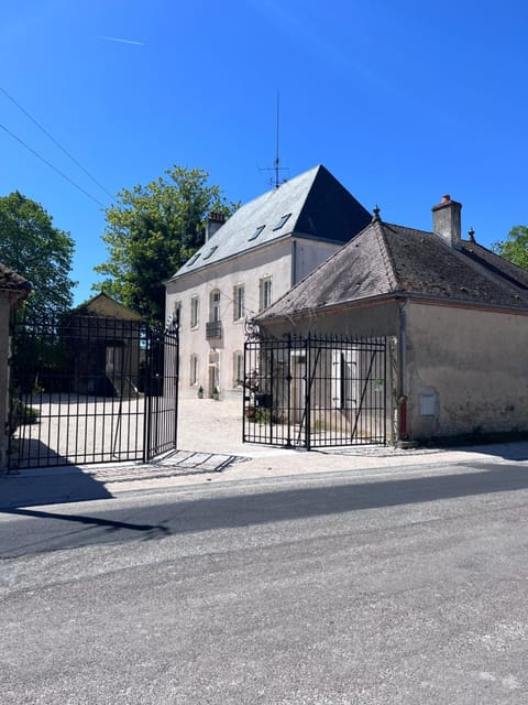 Property building, Neighbourhood