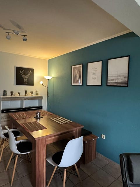 Seating area, Dining area