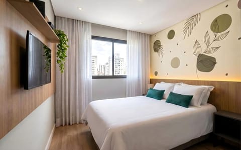 Bed, TV and multimedia, Photo of the whole room, Bedroom, locker