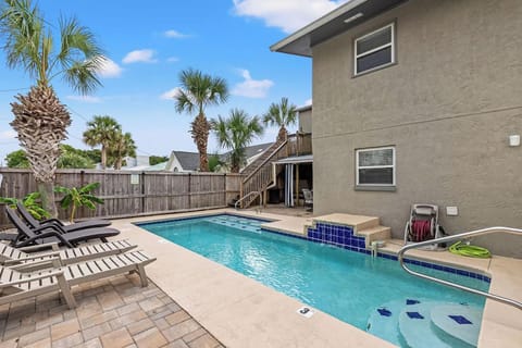 Coconut Breeze House in Sunnyside