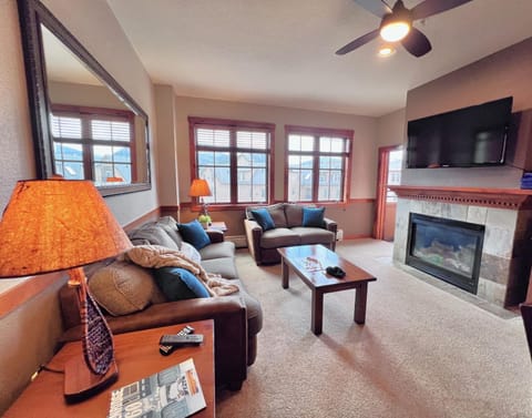 Communal lounge/ TV room, Living room