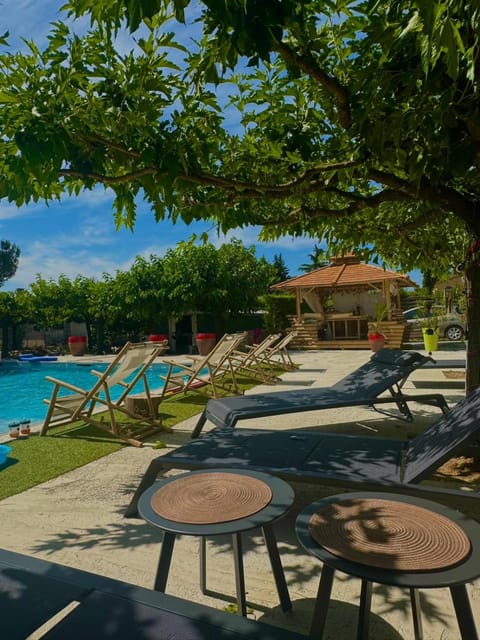 Swimming pool, sunbed