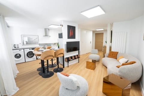 Seating area, Dining area, kitchen