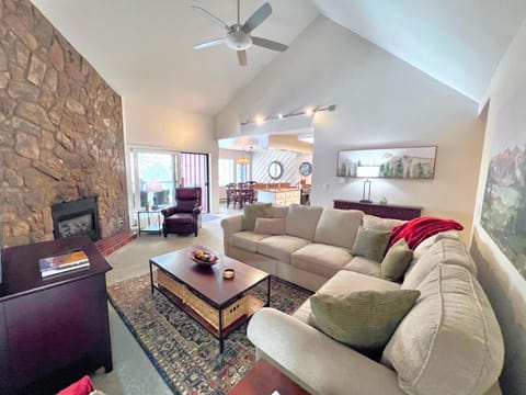 Communal lounge/ TV room, Living room