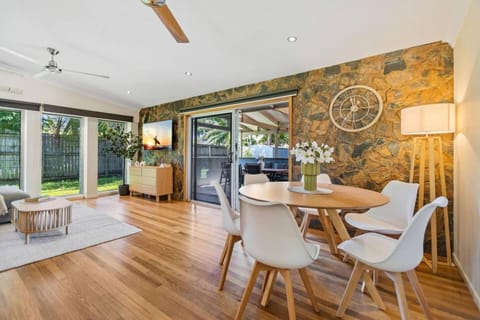 Day, Night, TV and multimedia, Living room, Seating area, Dining area, Location