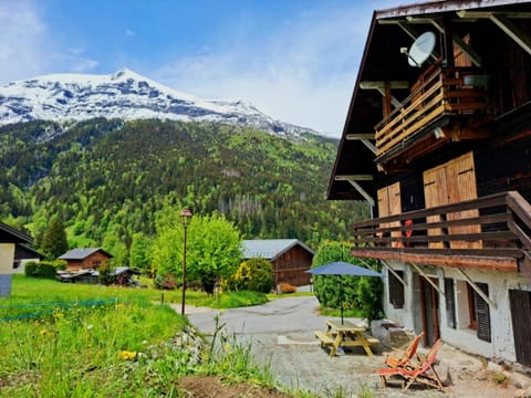 Property building, Balcony/Terrace, Mountain view