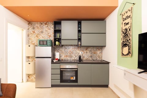 Day, Living room, flat iron, oven