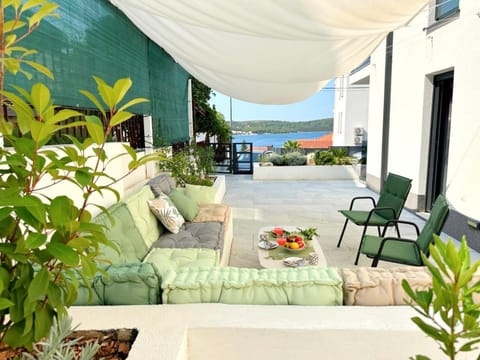 Garden, Balcony/Terrace, Seating area, Sea view