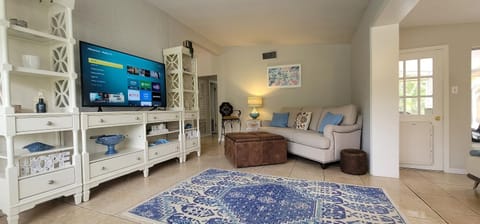 Communal lounge/ TV room, TV and multimedia