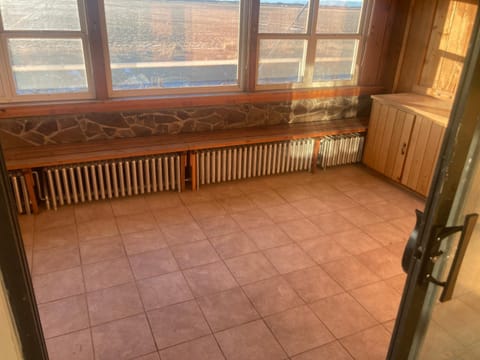 Spacious 4 bedroom home with serene views House in Alamosa