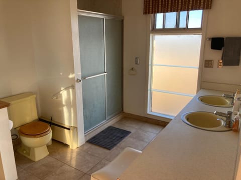 Spacious 4 bedroom home with serene views House in Alamosa