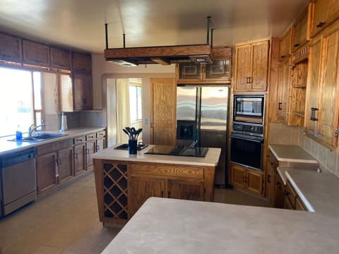 Spacious 4 bedroom home with serene views House in Alamosa