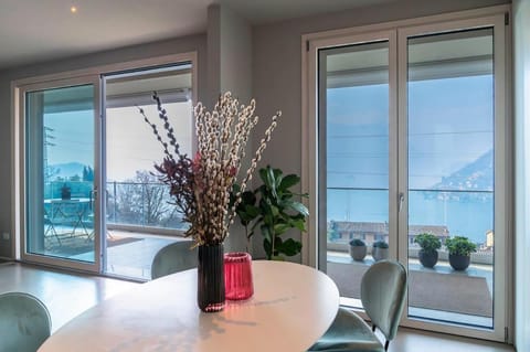 Living room, Dining area, Lake view, Lake view, Mountain view, Mountain view, Lunch