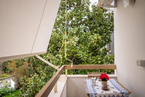 Balcony/Terrace, Garden view