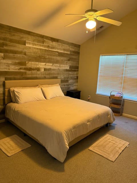 Golf course Charming House Long Term Rent House in Goose Creek