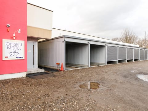 Property building, Facade/entrance, Parking