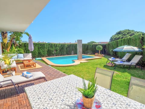 Garden, Garden view, Pool view, Swimming pool, sunbed