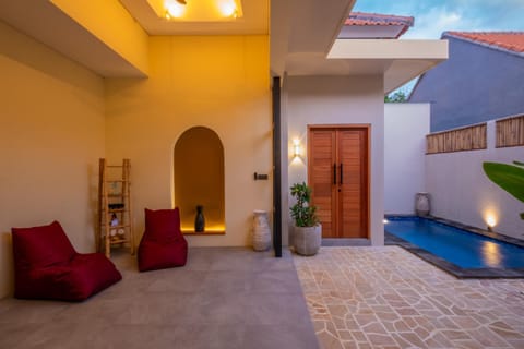 Patio, Day, Living room, Seating area, Pool view, Swimming pool, sunbed