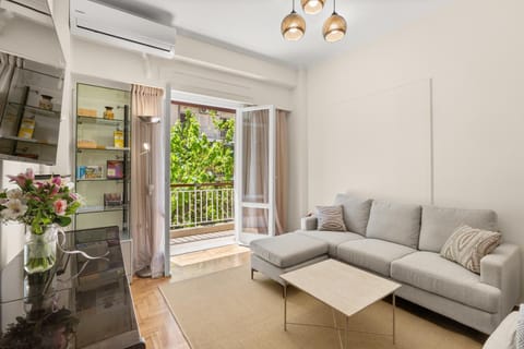 Patio, Garden, View (from property/room), Balcony/Terrace, Living room, Seating area, Garden view