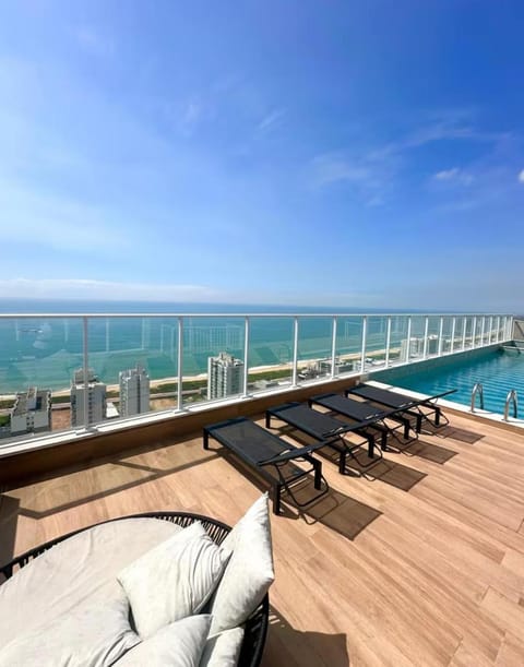 Balcony/Terrace, Pool view, Sea view, Swimming pool, sunbed