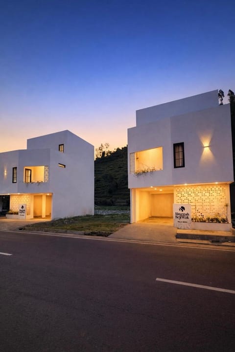 Property building, Night