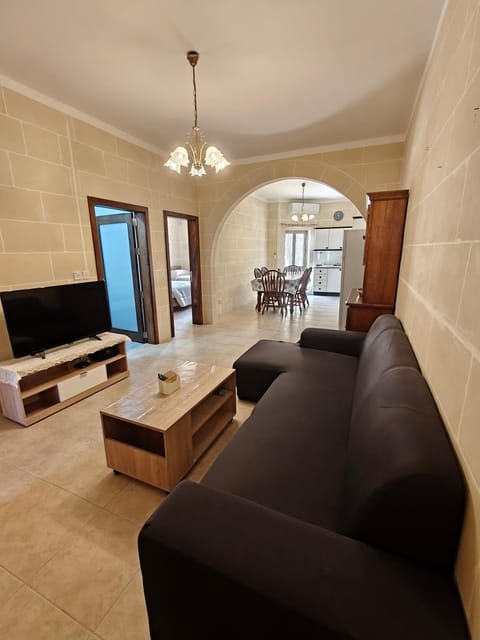 TV and multimedia, Kitchen or kitchenette, Living room, Floor plan, Entertainment, Entertainment, Dinner, Dinner, kitchen, kitchen
