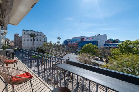 View (from property/room), Balcony/Terrace, City view