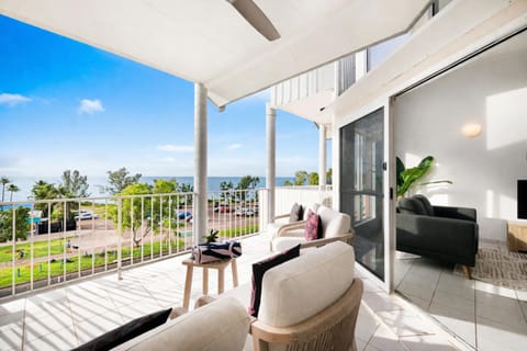 View (from property/room), Balcony/Terrace, Sea view
