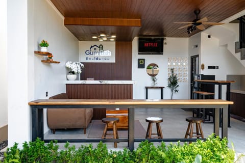 Restaurant/places to eat, Lobby or reception