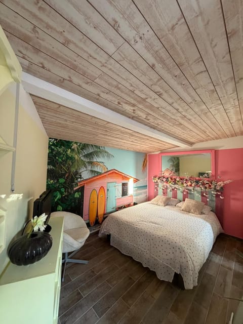 Bed, Living room