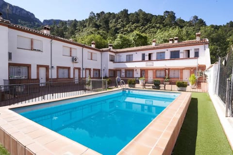 Property building, Spring, Day, Natural landscape, Mountain view, Pool view, Swimming pool, sunbed