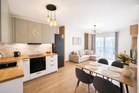 Kitchen or kitchenette, Living room, Seating area, Dining area, pet friendly, stove