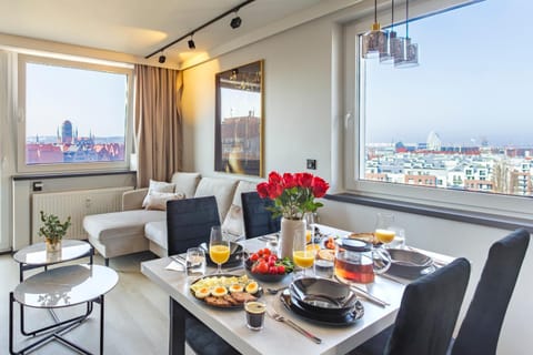 Living room, Food and drinks, Seating area, Dining area, City view, Breakfast