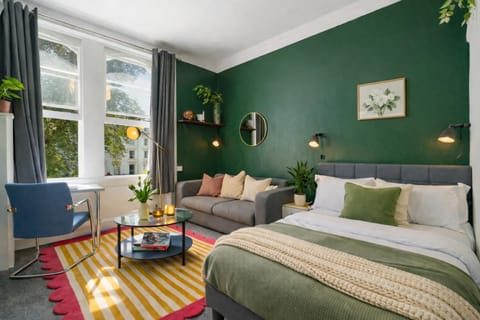 Bed, Living room, Photo of the whole room, Seating area, Bedroom