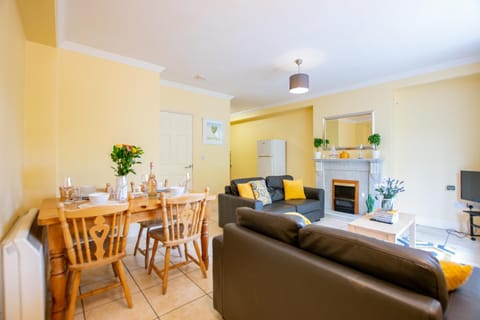 TV and multimedia, Living room, Dining area
